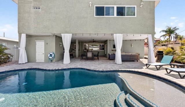 Blue Lagoon 3BR Pool Home Near the Beach in Redington Beach