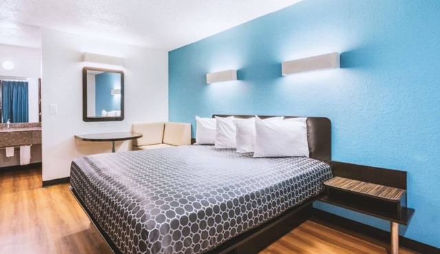 Blue Way Inn & Suites Beeville-Deluxe 1 King Bed with Kitchenette NS in Beeville