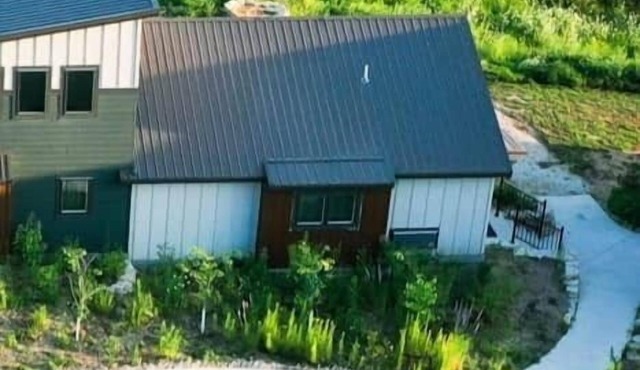 Bluffside Gardens Redbud Series Unit 7A - Pet Friendly in Decorah