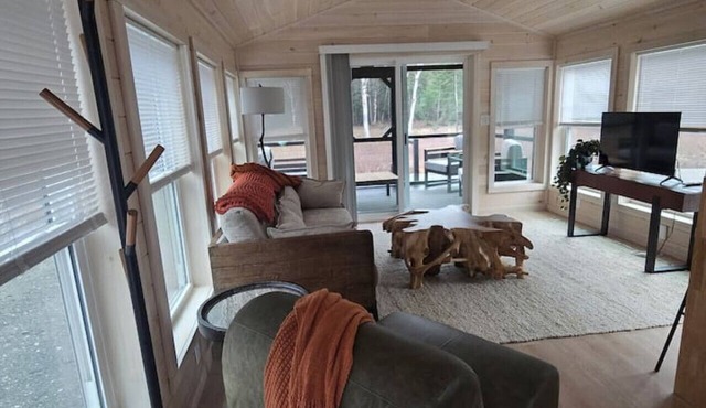 Bobcat Cabin in Pittsburg