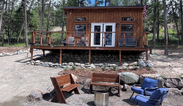 Bode's Bunkie – Tiny House with Mountain Views and Lake Access in Rexford