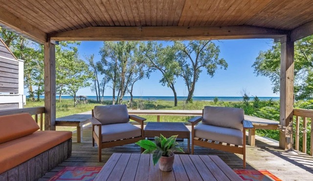 Bohemian Luxe Beachfront 8 Bedrooms 6 Bath Hot tub Near Nat'l Park Sleeps 40 in Gary