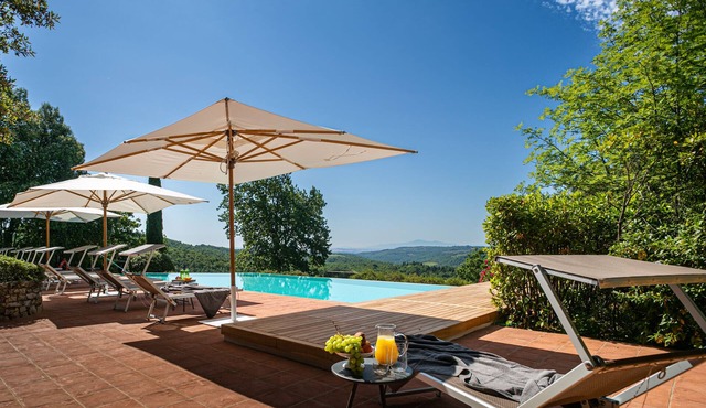 Borgo San Polino, villa with private pool in Gaiole in Chianti