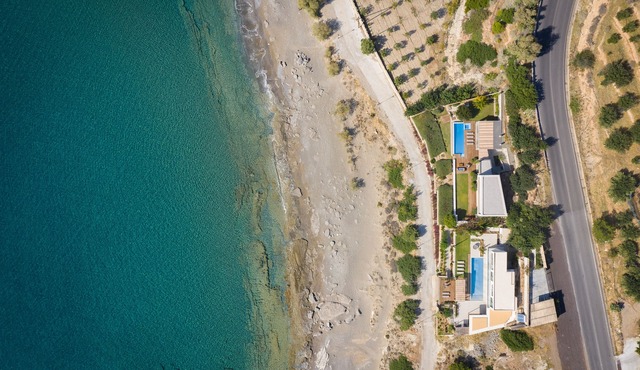 Boutique Villa Thalassa, next to the sea, infinity pool in Ferma
