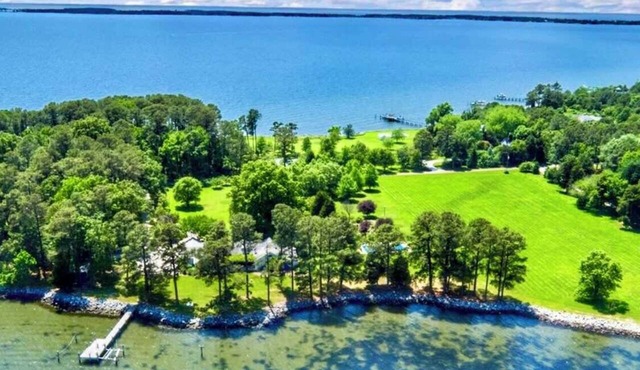 Breathtaking Waterfront Estate in Neavitt