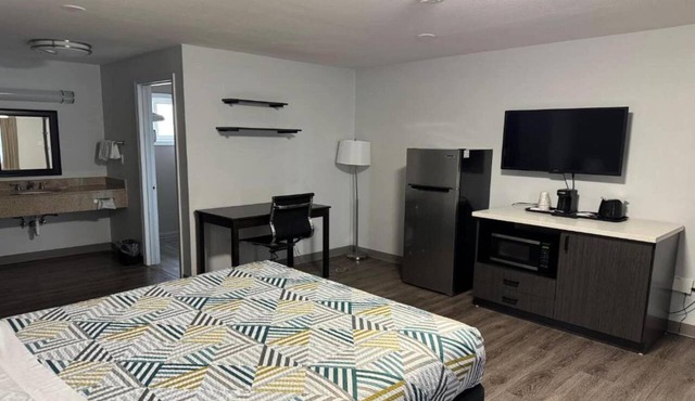 Bright 1 Queen Bed|Free Parking in Vancouver