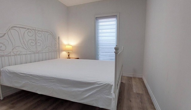 Bright 2BR Near River · Private Parking in McMasterville