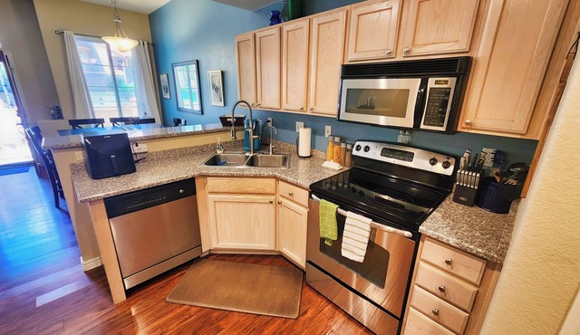 Broadmoor Retreat Mtn Views Hiking and Biking in Colorado Springs