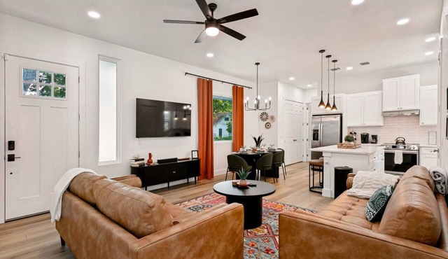 Casa Azul 5min to Downtown Fire Pit & Patio in San Antonio