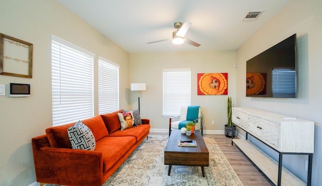 Casa Fiesta-2bed/2bath 1100 sq ft urban stunner in San Antonio