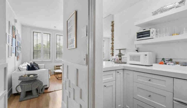 center PalmBch/1BR King/poolview/free parking/private Wi-Fi/walkable in Palm Beach