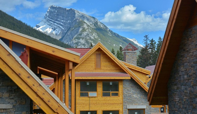 Central room in the Rockies | Rooftop Hot Pools in Banff
