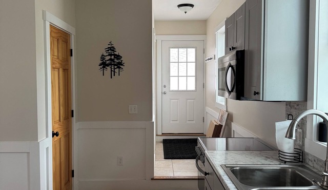 Charming 1-bedroom apartment in lovely Farmington with WiFi, AC in Farmington