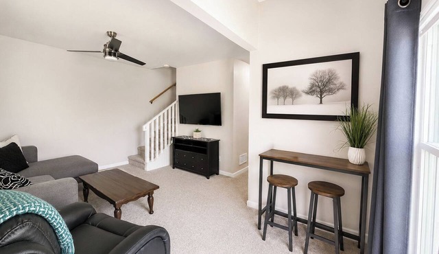 Charming 2-bedroom home, close to Downtown South bend and 5 mins away from ND in South Bend