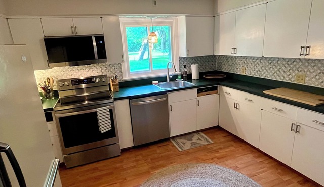Charming 3-bedroom house in the heart of beautiful Bristol with WiFi, AC in Bristol