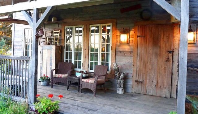 Charming Cabin Rental with a Hot Tub near Cedar Point and Lake Erie in Ohio in Bellevue