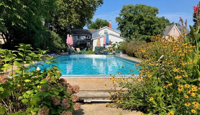 Charming cottage with Pool Access and WiFi in lovely Rock Hall in Rock Hall