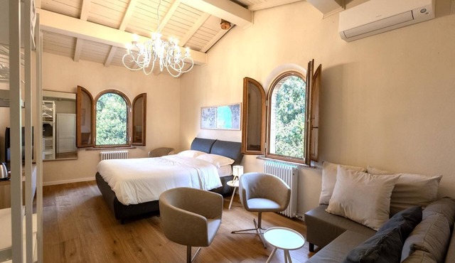 Charming double bedroom in cottage in enchanting Monteaperti with WiFi, AC in Monteaperti
