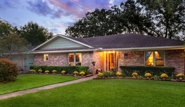 Charming Farm In Alvin Texas, with Mini Horses in Alvin