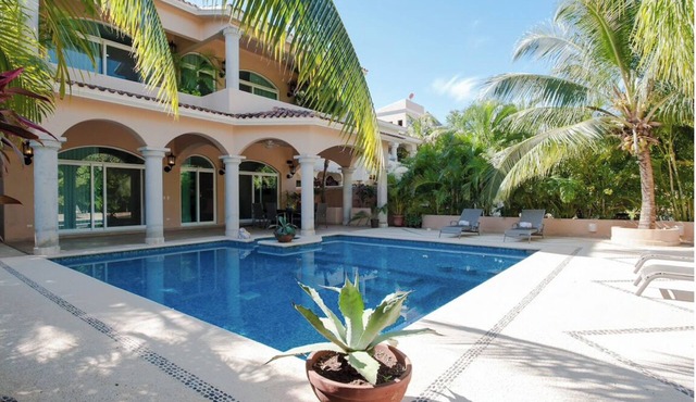 Charming Mexican Colonial 5 Bdrm Villa With A Fantastic Pool, Patio And Garden. in Puerto Aventuras