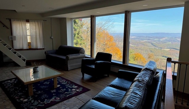 Charming mountain cabin with stunning view in Schellsburg