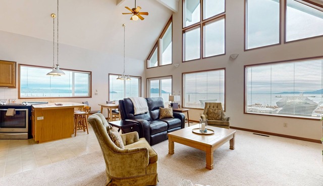 Charming waterfront cabin with expansive decks, and direct beach access in Bow