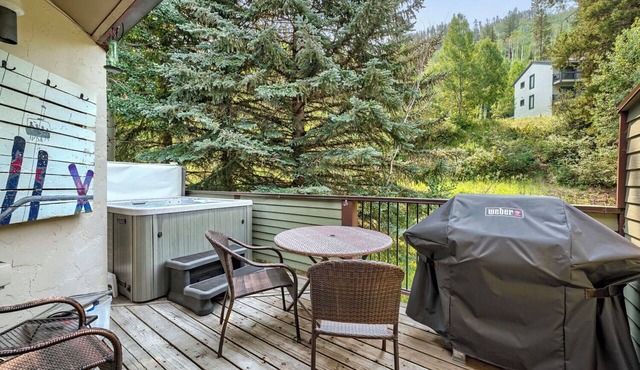 Chic 3-Level Condo w/Private Deck, Hot Tub & BBQ in West Vail