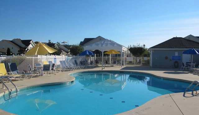 Chic 4BR, 3.5BA/2 King Suites. Near Beach, Dining & Shops. Pool and tennis too! in Rehoboth Beach