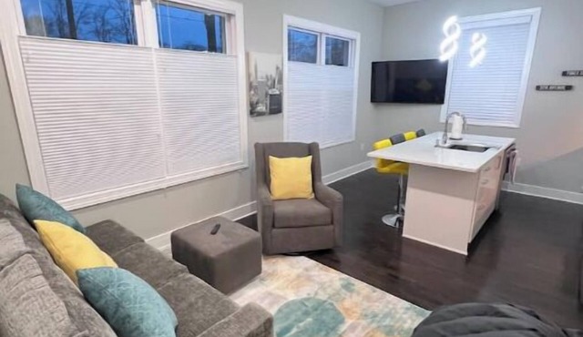 Chic, quiet and comfy apartment. in Livingston