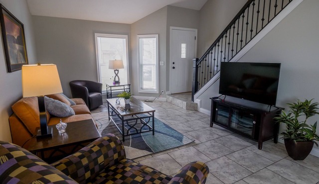 Classy, Charming, Comfy 2 BR in Lafayette