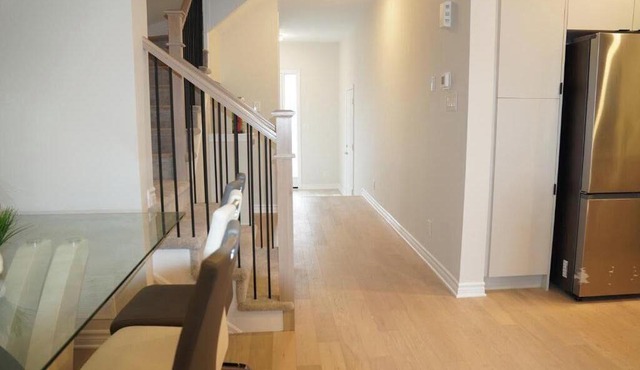 Clean, beautiful and spacious home close to gyms, malls and restaurants in Ottawa