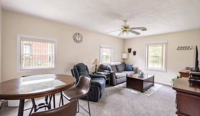 Clean & very comfortable house in quiet/safe residential neighborhood in North Canton