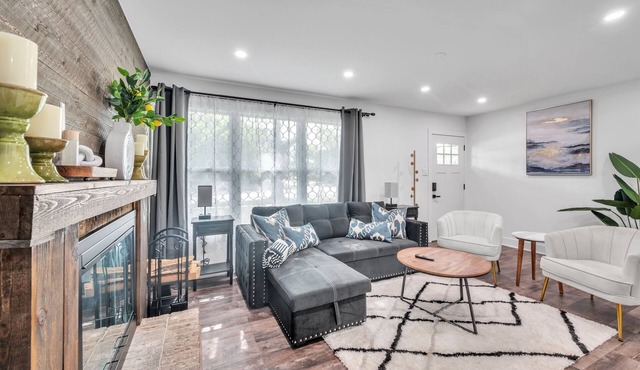 Comforting Retreat Near Woodfield Mall by RedAwning in Rolling Meadows