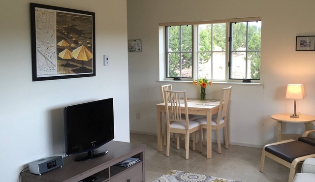 Contemporary Guest House-Close In, Great Views in Santa Fe