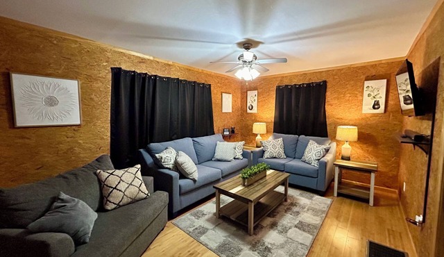 Conveniently Located Modern Home - Downtown-River-Casino-SEMO-Hospital in Cape Girardeau