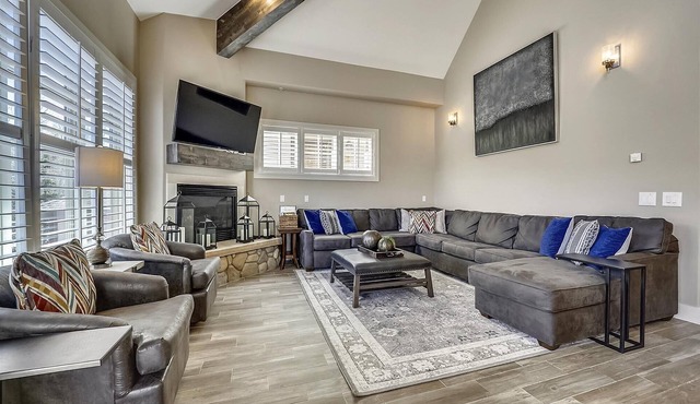 Corral 306E: Warrior's Mark Condo, Fireplace & Sauna, Walk to Peak 9! in Breckenridge