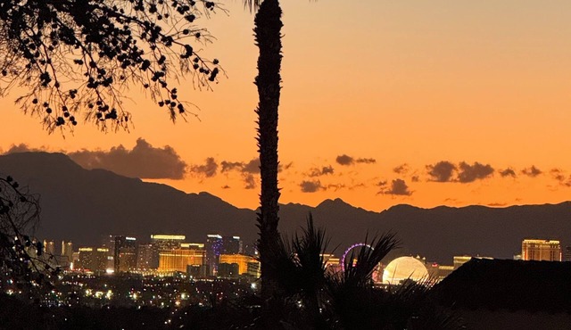 Cozy 1 bedroom 1 bath escape with stunning city views in Las Vegas