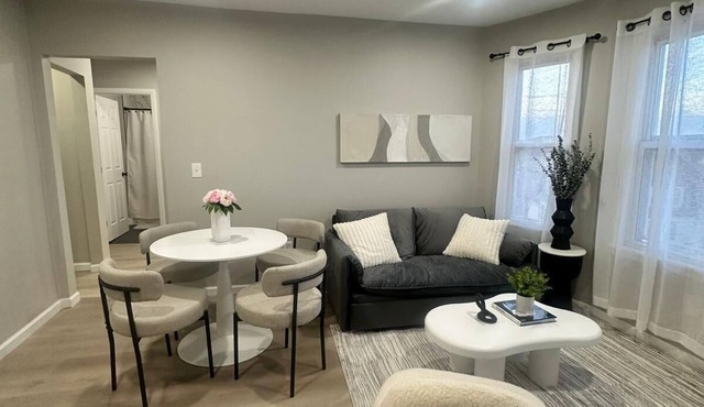 Cozy 2-bedroom apartment Near Six Flags & Attractions in Springfield