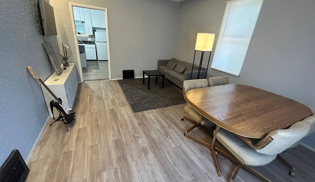 Cozy 2-bedroom house in Canton, Illinois with WiFi, AC. Book now in Canton