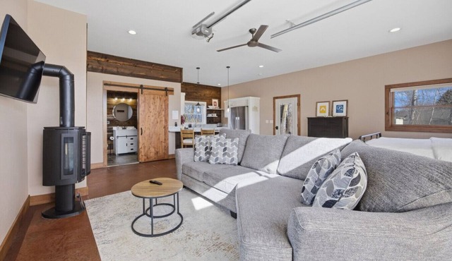 Cozy and Quaint Montana Cottage in Hamilton