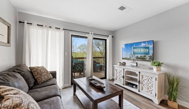 Cozy Branson Condo, +Free Tickets + Walk-In available in Reeds Spring