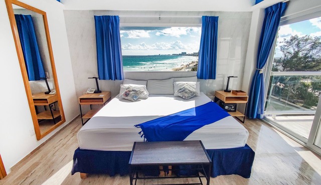 Cozy Condo Beachfront Bedroom w/Beach View & Unbeatable Location in Cancún