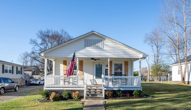 Cozy Convenient Cottage in Alcoa