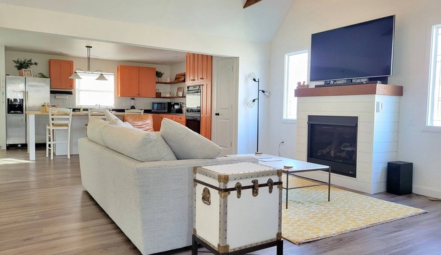 Cozy Family Getaway Steps from Little Paw Paw Lake in Coloma