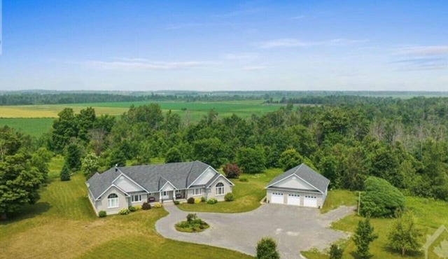 Cozy home in the country - Pet Friendly in Ottawa