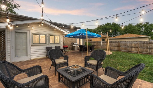 Cozy Home | King Bed | 10P | Metra | Chicago Suburb in Lombard