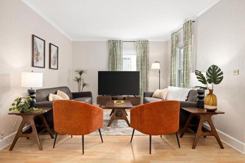 Cozy Mid Century Oasis with 2 KING beds in Peoria