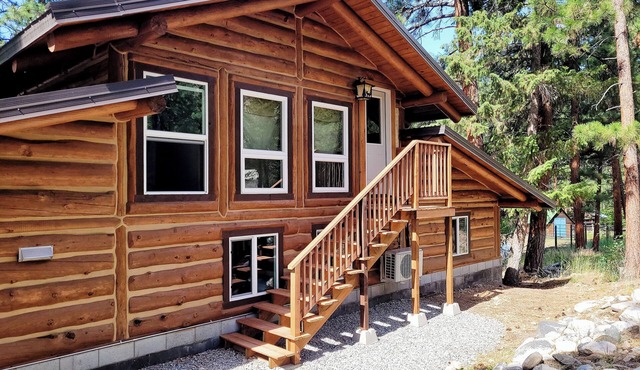 Cozy studio in delightful North Fork surrounded by National Forest. in North Fork