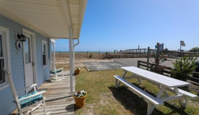 Crystal Shores Unit 4 - Ocean Front Unit with views of the sand dunes and ocean! steps away from beach! villa in Kure Beach