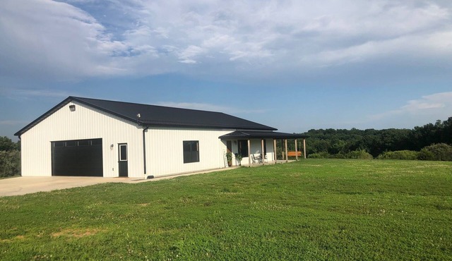 DairyLand - A Private Getaway on 16 acres next door to Dairy Farm with EV Hookup in Eolia